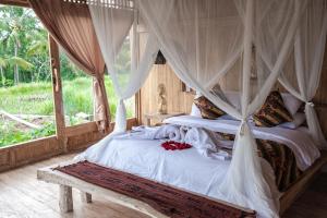 Postel nebo postele na pokoji v ubytování Kidem Ubud Villas