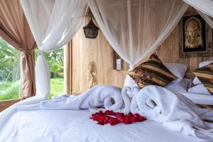 Postel nebo postele na pokoji v ubytování Kidem Ubud Villas