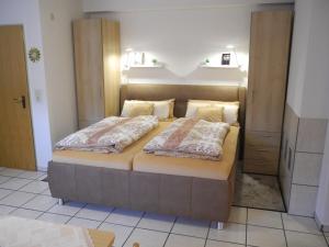 a bedroom with a large bed in a room at Ferienwohnung Heinen in Andernach