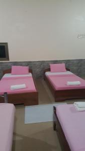 Een bed of bedden in een kamer bij Wli Water Heights Hotel