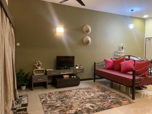 TV a/nebo společenská místnost v ubytování Melaka B Lagoon Irfan Luxury Room