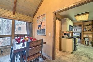 Afbeelding uit fotogalerij van Central Ruidoso Mountain Home, Steps to Downtown in Ruidoso