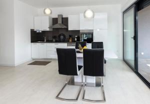 Kuchyň nebo kuchyňský kout v ubytování Apartments4friends Apartment VLAD