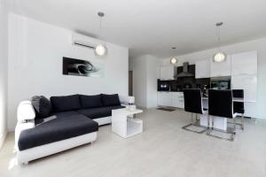TV a/nebo společenská místnost v ubytování Apartments4friends Apartment VLAD