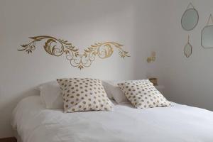 Кровать или кровати в номере clos des mûriers