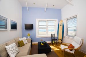 a living room with a couch and a surfboard at Venice Suites in Los Angeles