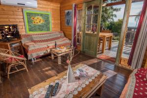 Posezení v ubytování Nof Kinneret Cabins