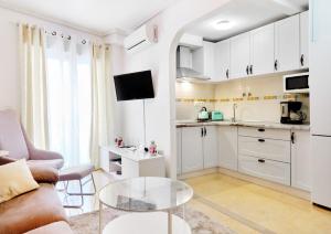 Kuchyň nebo kuchyňský kout v ubytování Almudena playa del Cura en Torrevieja