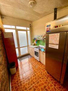 Kuchyň nebo kuchyňský kout v ubytování Esentai Hostel