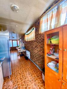 Kuchyň nebo kuchyňský kout v ubytování Esentai Hostel