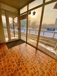 Balkón nebo terasa v ubytování Esentai Hostel
