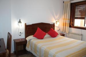 Cama ou camas em um quarto em Apartamento Rurales Rosendo: La Zajareña