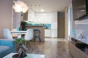 Kuchnia lub aneks kuchenny w obiekcie Apartament FALA-Miodowy Dom