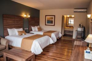 Gulta vai gultas numurā naktsmītnē Best Western Cumbres Inn Cd. Cuauhtemoc