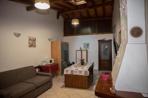 Istumisnurk majutusasutuses Casa Vacanze Etna