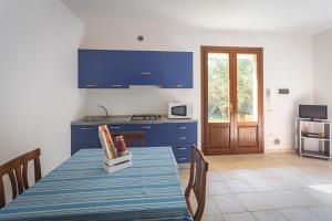 A kitchen or kitchenette at Matteo's Apartments