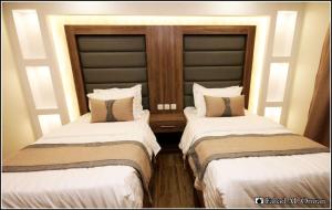 Ein Bett oder Betten in einem Zimmer der Unterkunft Taraf Almaasi