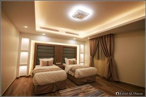 Een bed of bedden in een kamer bij Taraf Almaasi
