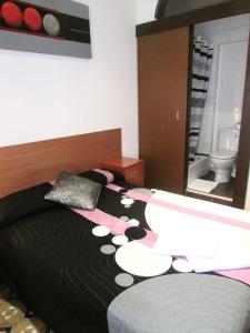 Кровать или кровати в номере Hostal Lima