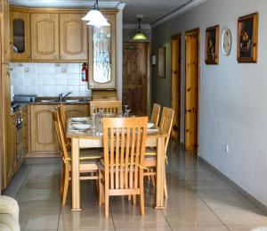 a dining room with a table and chairs in a kitchen at Daffodil Apartment in St. Paul's Bay