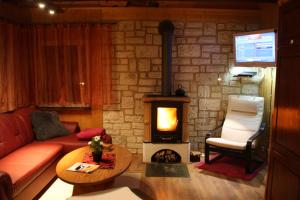 a living room with a couch and a fireplace at Norwegisches Holzhaus in Neuruppin