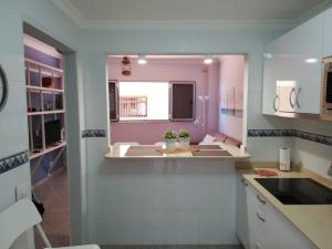 Kuchyňa alebo kuchynka v ubytovaní Trip Canteras, new Beach Apartment