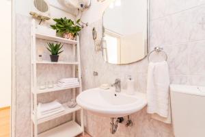 Kúpeľňa v ubytovaní Apartman Lussi + 37 fotografií