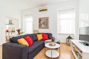 Televízia a/alebo spoločenská miestnosť v ubytovaní Apartman Lussi