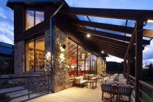 Restauracja lub miejsce do jedzenia w obiekcie Orizontes Tzoumerkon Hotel Resort