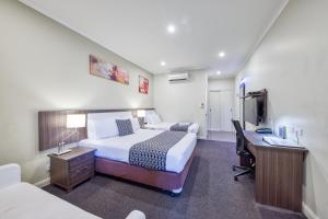 En eller flere senge i et værelse på Best Western Melbourne Airport