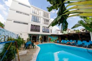 Bazén v ubytování Bed Station Hostel & Pool Bar Hội An " Former Sunflower" nebo v jeho okolí