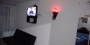 TV a/nebo společenská místnost v ubytování Hospedaje Bolivar Alcala