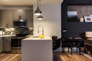 Revived LF Square 1BR with Rooftop by Zencity