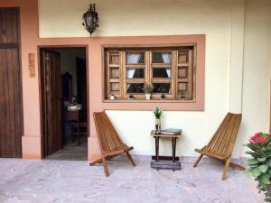 two chairs sitting in front of a building with a window at Casa Tía Anita, Hotel Boutique in Mascota