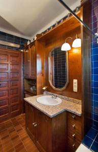 a bathroom with a sink and a mirror at Ca la Cèlia casa con Spa, piscina y BBQ in Maçanet de Cabrenys
