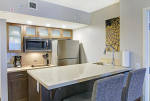 Kuchyň nebo kuchyňský kout v ubytování Staybridge Suites Toronto - Vaughan South by IHG