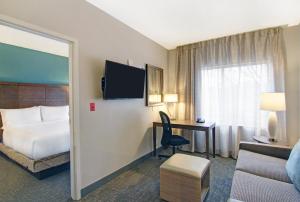 TV a/nebo společenská místnost v ubytování Staybridge Suites Toronto - Vaughan South by IHG