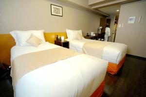 Postel nebo postele na pokoji v ubytování Le Tour Hotel Akihabara Ekimae 楽途ホテル秋葉原駅前店