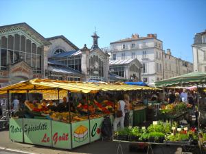 Gallery image of Nuits au Port - vieux port - "Super Castor" voilier à quai in La Rochelle