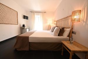 Postel nebo postele na pokoji v ubytování Stadthotel Santanyi
