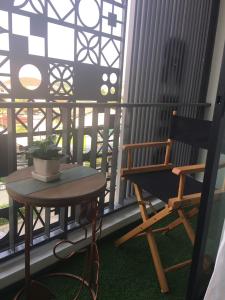 Tree​ for​ rest​ poshtel的阳台或露台