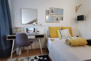 Telewizja i/lub zestaw kina domowego w obiekcie Teubel apartman 5