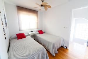Łóżko lub łóżka w pokoju w obiekcie Merecido Descanso Sun Beach