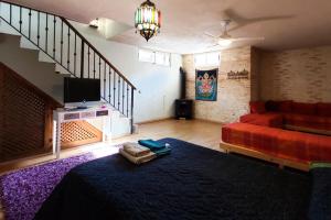 Telewizja i/lub zestaw kina domowego w obiekcie Merecido Descanso Sun Beach
