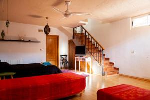 Telewizja i/lub zestaw kina domowego w obiekcie Merecido Descanso Sun Beach