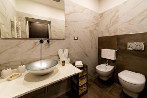 A bathroom at Medici Soderini
