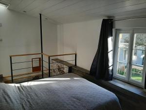 Łóżko lub łóżka w pokoju w obiekcie Le Petit bois
