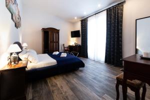 A bed or beds in a room at Medici Soderini