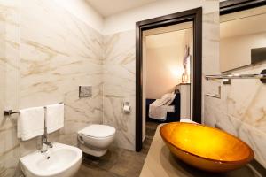 A bathroom at Medici Soderini