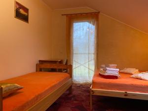 Postel nebo postele na pokoji v ubytování Beachside Guest House Strautini